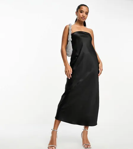 Robe nuisette bandeau longue en satin - Miss Selfridge Petite - Modalova