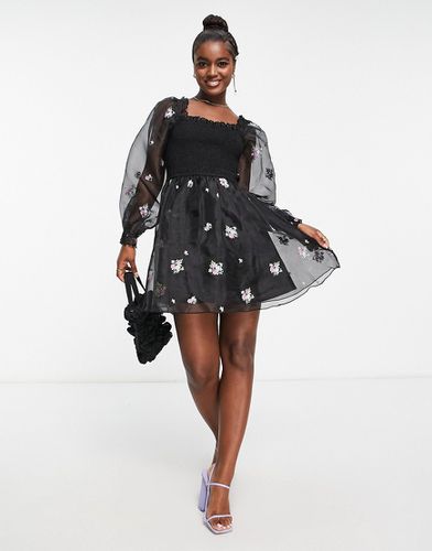 Robe courte froncée en organza avec broderies - Miss Selfridge - Modalova