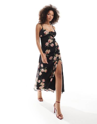 Robe nuisette longue en mousseline à imprimé roses oversize et détails en dentelle - Miss Selfridge - Modalova