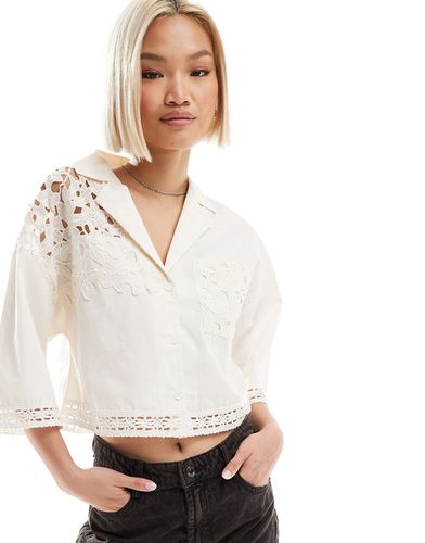 Chemise courte coupe carrée avec empiècement en dentelle - Native Youth - Modalova
