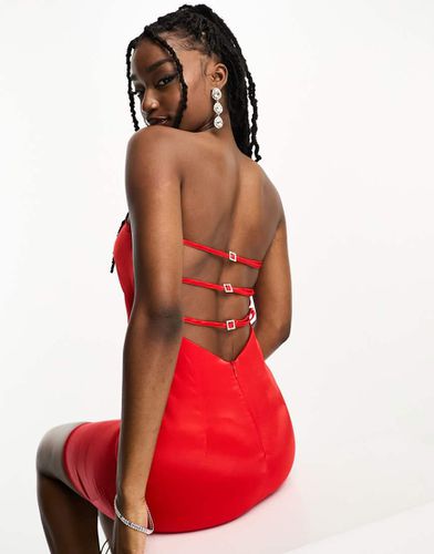 Robe courte bandeau en satin avec dos ouvert - Naanaa - Modalova