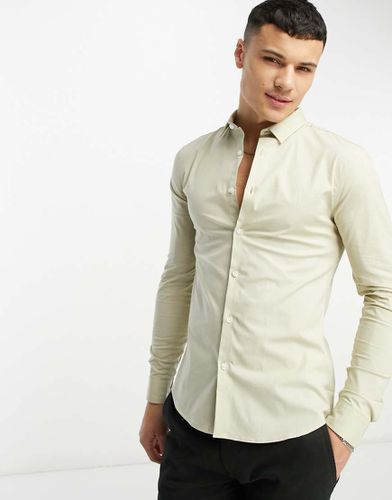 Chemise moulante en popeline - Grège - New Look - Modalova