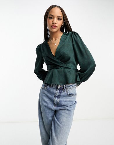 Blouse cache-caur en satin avec dos ouvert - New Look - Modalova