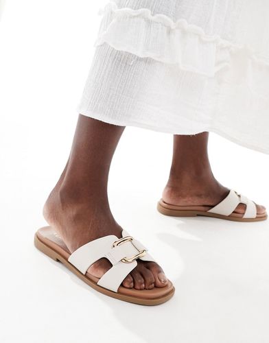 Sandales plates avec boucle devant - cassé - New Look - Modalova