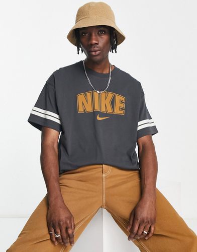 T-shirt à imprimé rétro devant - fumée foncé - Nike - Modalova