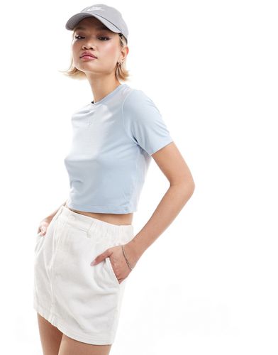 T-shirt crop top ajusté à petit logo virgule - clair - Nike - Modalova