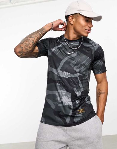 T-shirt motif camouflage en tissu Dri-FIT - Nike Training - Modalova