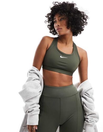 Brassière de sport maintien intermédiaire en tissu Dri-FIT avec logo virgule - Kaki - Nike Training - Modalova