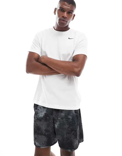 Short 7 pouces à imprimé camouflage en tissu Dri-FIT - Nike Training - Modalova