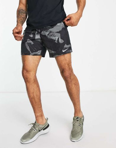 Challenger - Short à imprimé camouflage - Gris - Nike Running - Modalova