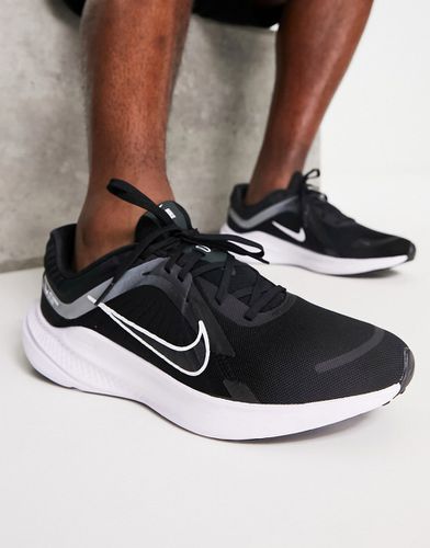 Quest 5 - Baskets - et gris - Nike Running - Modalova