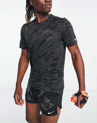 Run Division Rise 365 Dri-FIT - T-shirt - foncé - Nike Running - Modalova