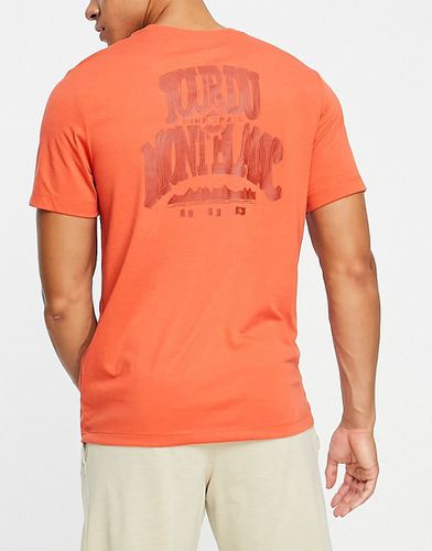 Trail - T-shirt à motif Tour Du Mont Blanc » - Orange - Nike Running - Modalova