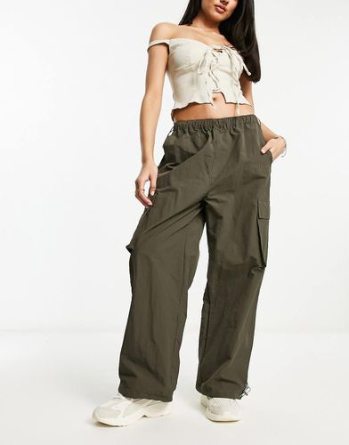 Pantalon parachute avec broderie ton sur ton - Taupe - Sixth June - Modalova