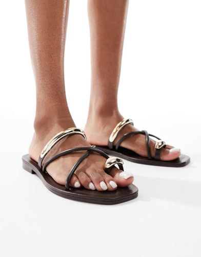 Sandales plates  dtail mtallique - Stradivarius - Modalova