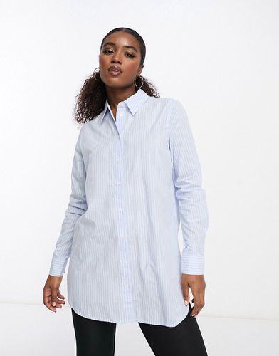 Chemise longue à rayures - Blanc et bleu - Pieces - Modalova