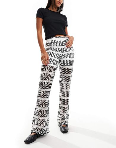 Pantalon ample en maille crochetée rayée - et blanc - Pieces - Modalova