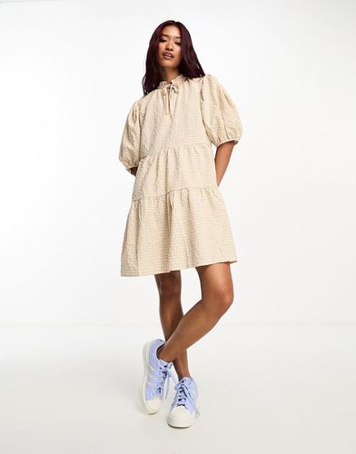 Robe courte à volants avec détail noué - Carreaux vichy blanc et crème - Pieces - Modalova