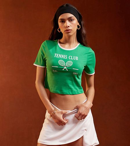Sport Core - T-shirt crop top à bords contrastants avec imprimé Tennis Club - et blanc - Pieces - Modalova