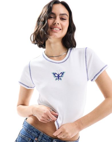 T-shirt court à coutures contrastantes et imprimé papillon - et bleu marine - Pieces - Modalova