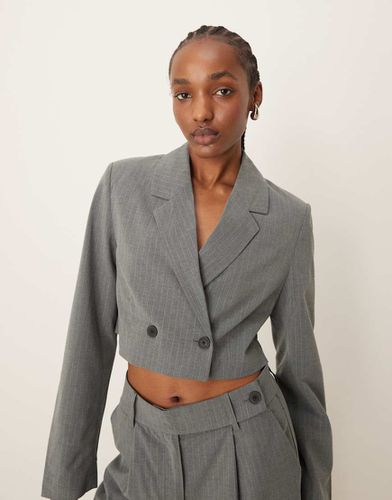 Blazer d'ensemble court et ajusté à fines rayures - Gris - Pimkie - Modalova