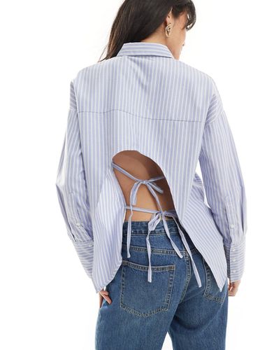 Chemise rayée avec dos ouvert à deux liens noués - Bleu et blanc - Pimkie - Modalova