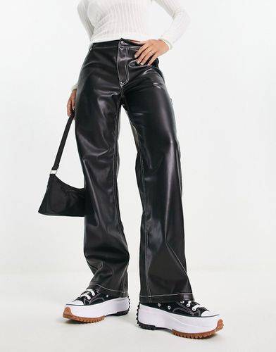 Pantalon cargo droit à taille haute en imitation cuir - Pimkie - Modalova