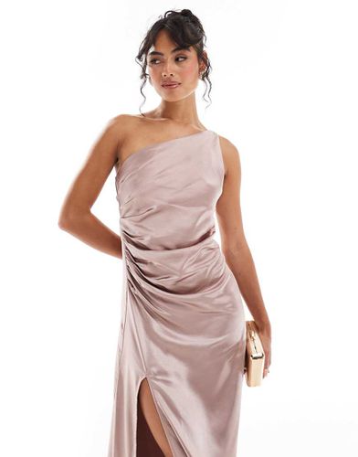 L'invitée - Amelia - Robe longue asymétrique en satin à fronces - Améthyste - Pretty Lavish - Modalova