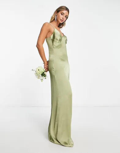 L'invitée - Ines - Robe empire longue en satin - Olive doux - Pretty Lavish - Modalova