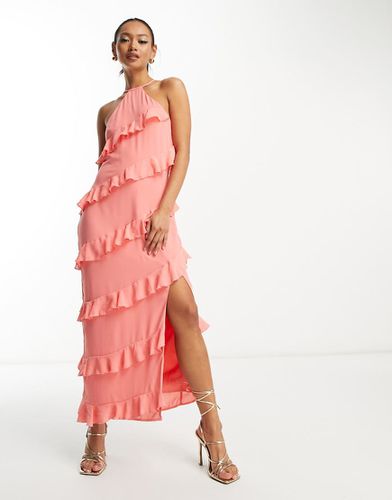 Robe longue asymétrique à dos nageur avec volants - Corail - Pretty Lavish - Modalova