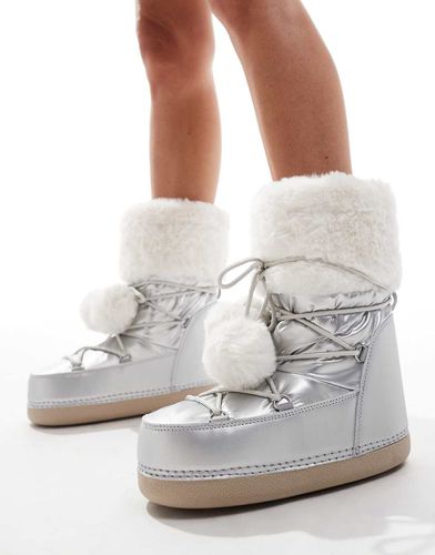 Aster - Bottes après-ski avec bord en fausse fourrure et pompons - Public Desire - Modalova