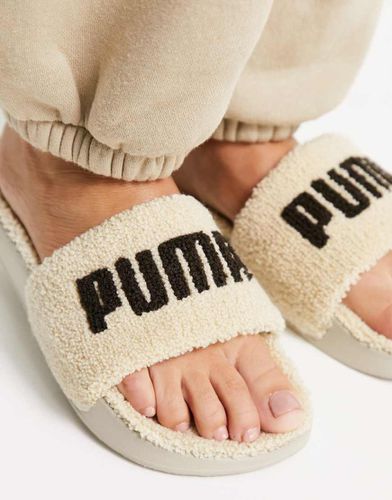 Claquettes en sherpa à logo - Grège - Puma - Modalova