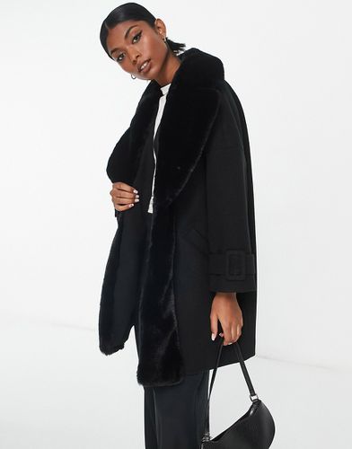 Manteau évasé en fausse fourrure - River Island - Modalova