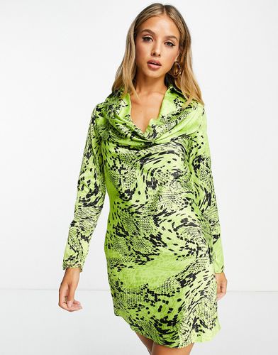 Robe courte en satin à col bénitier et imprimé serpent déformé - River Island - Modalova