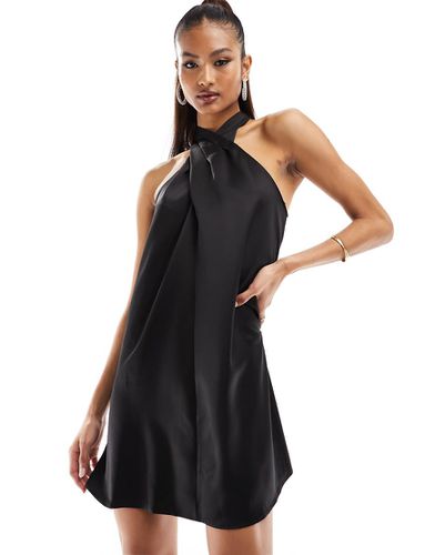 Robe courte en satin à encolure licou - River Island - Modalova