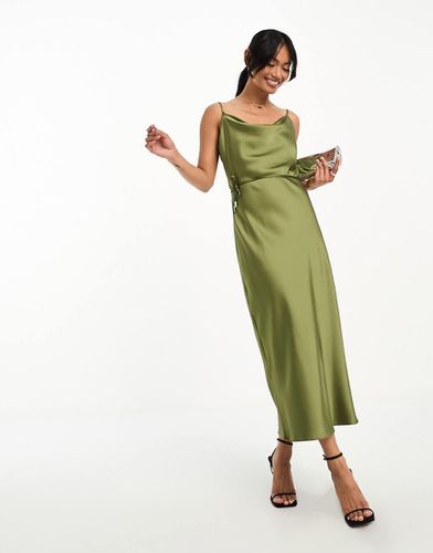 Robe nuisette en satin à col bénitier - Kaki - River Island - Modalova