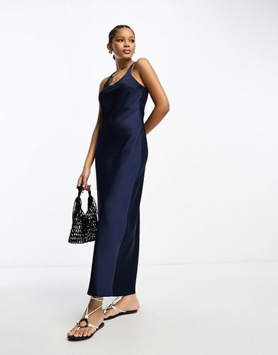 Robe nuisette longue dos nu en satin - River Island - Modalova