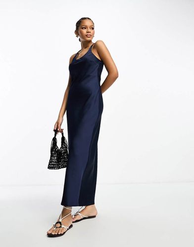 Robe nuisette longue dos nu en satin - River Island - Modalova