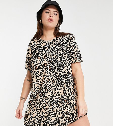 Robe babydoll courte plissée sur le devant - Imprimé léopard grunge - Wednesday's Girl Curve - Modalova