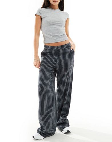 Emmie - Pantalon tailleur à fines rayures en lin mélangé - Weekday - Modalova