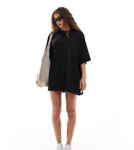 Huge - Robe t-shirt courte - Exclusivité ASOS - Weekday - Modalova