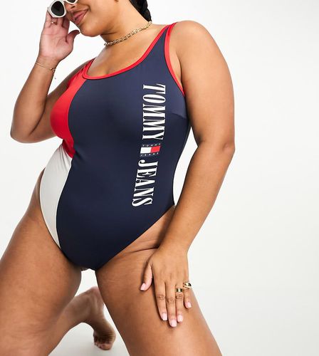 Tommy Jeans Plus - Archive Runway - Maillot 1 pièce - Bleu marine/rouge - Tommy Hilfiger - Modalova