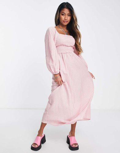 Robe mi-longue à rayures texturées avec détail au dos - Topshop - Modalova