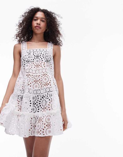 Robe de plage courte à volants en broderie anglaise - Topshop - Modalova