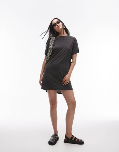 Robe t-shirt courte torsadée dans le dos en cupro ultra doux de qualité supérieure - Topshop - Modalova