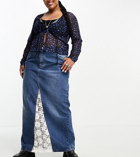 Tammy Girl Plus - Jupe longue en jean style années 90 à empiècements en dentelle - Tammy Girl Curve - Modalova