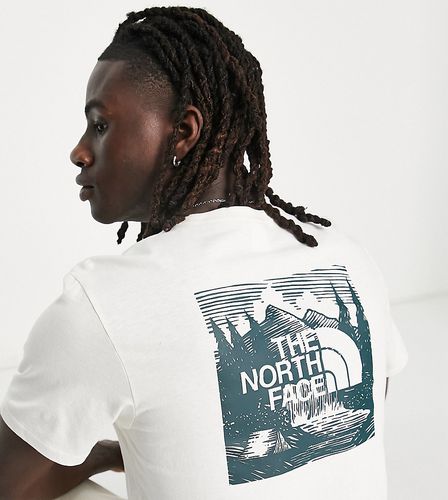 Redbox Celebration - T-shirt imprimé au dos - Crème - Exclusivité ASOS - The North Face - Modalova