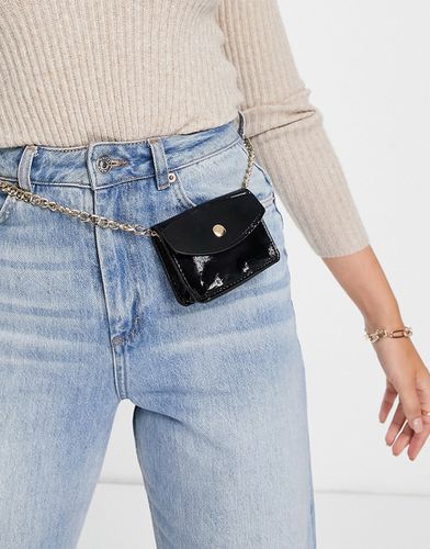 Petit sac ceinture avec chaîne - verni - Truffle Collection - Modalova