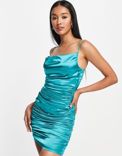 Robe courte froncée en satin - sarcelle - Urban Threads - Modalova