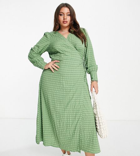 Robe cache-caur texturée mi-longue - Vero Moda Curve - Modalova